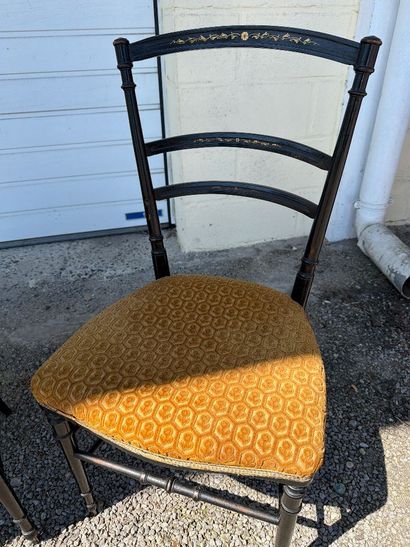 Paire de chaises , bois tourné laqué noir...