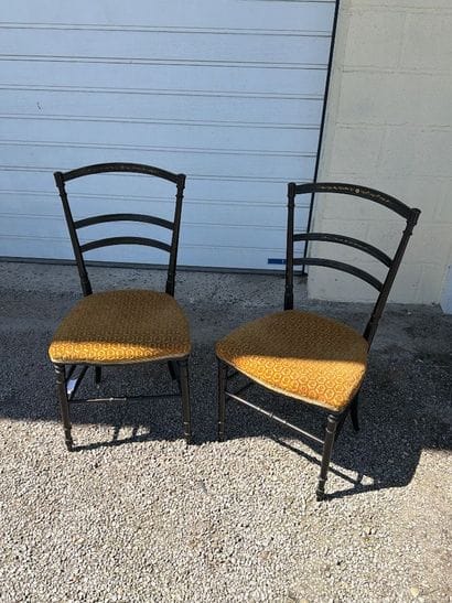 Paire de chaises , bois tourné laqué noir...
