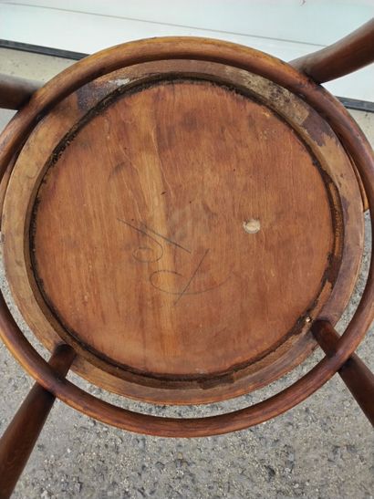 FISCHEL. Fauteuil de bistrot en bois thermocourbé,...