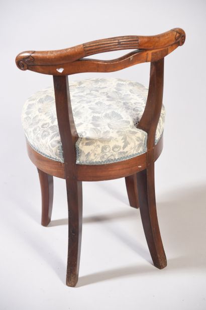 Chaise de harpiste en acajou, le dossier...