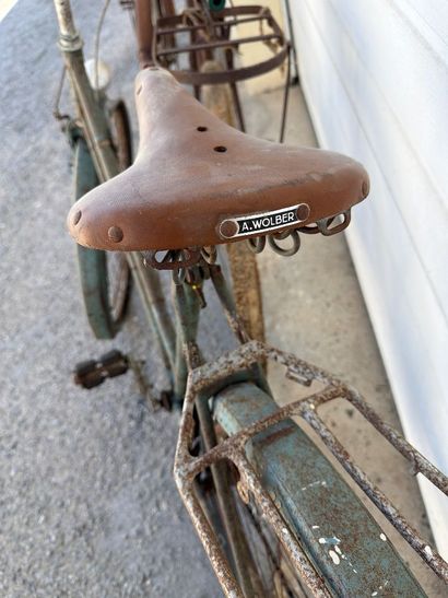 Ensemble de 3 bicyclettes dont les marques...