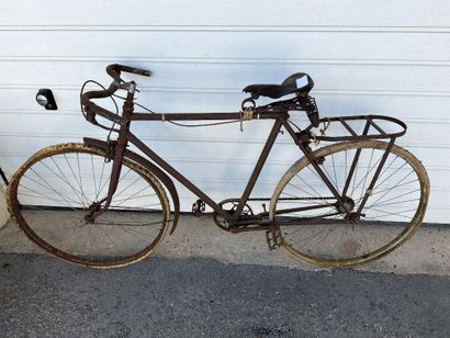 Ensemble de 3 bicyclettes dont les marques...