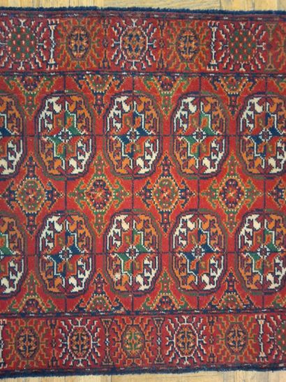 Petit TAPIS d'Orient en laine fait main dans...