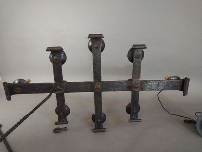 Suspension en fer forgé à 8 bras de lumière....
