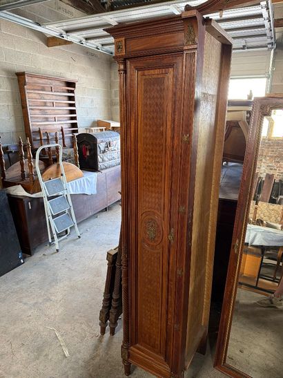 Armoire en placage de style Louis XVI deux...