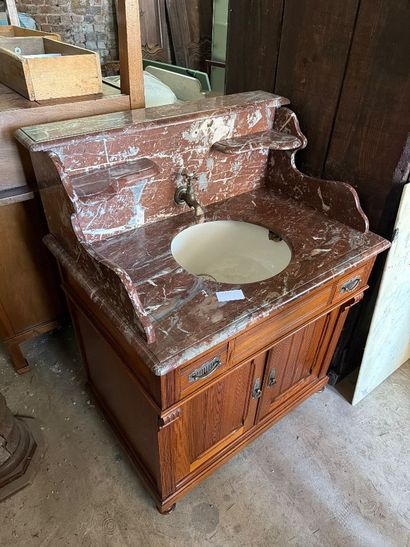Meuble de toilette en résineux, à deux vantaux...