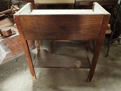 Meuble de toilette en noyer et placage de...