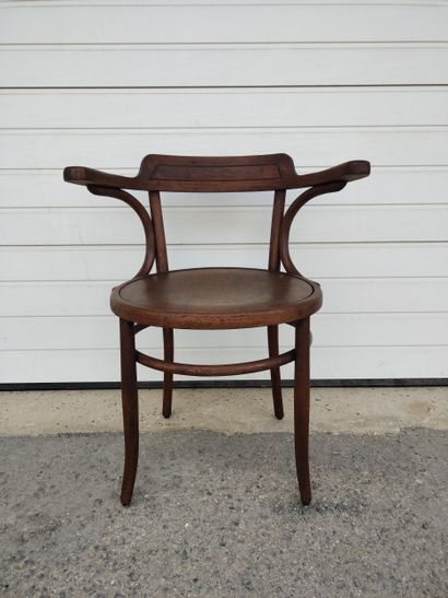 FISCHEL. Fauteuil de bistrot en bois thermocourbé,...