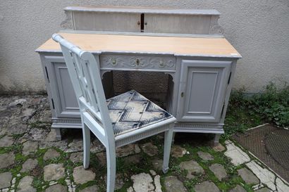 Ensemble en bois sculpté relaqué gris clair...