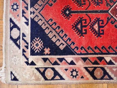 Petit tapis d'Orient, ANATOLIE, en laine...