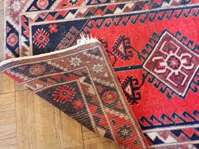 Petit tapis d'Orient, ANATOLIE, en laine...