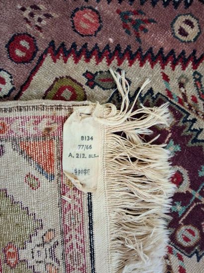 Petit TAPIS d'Orient en laine dans les tons...