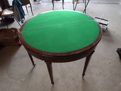 Table à jeu en acajou et placage d'acajou...