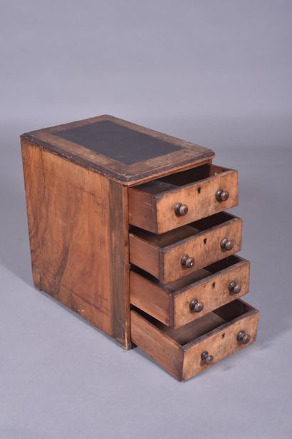 Petit meuble-caisson de bureau à tiroirs...