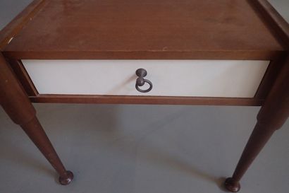 Maison GAUTIER. Chevet ouvrant en ceinture...