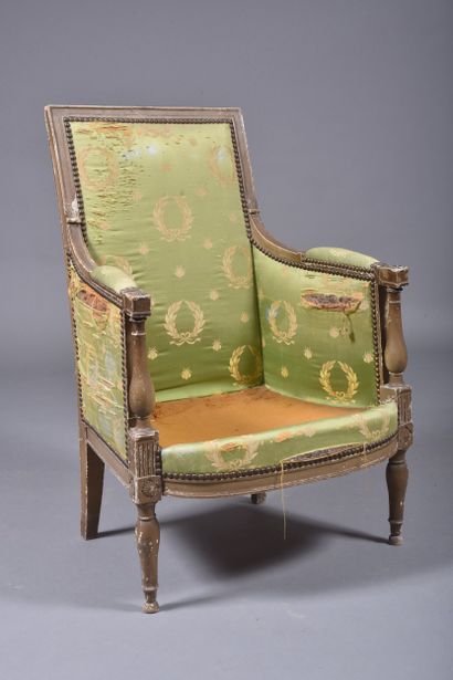 Bergère en bois mouluré et sculpté, le dossier...