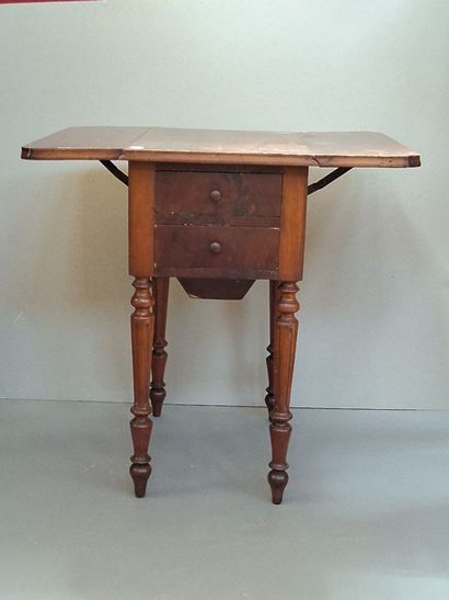 Petite table d'appoint/ table de nuit en...