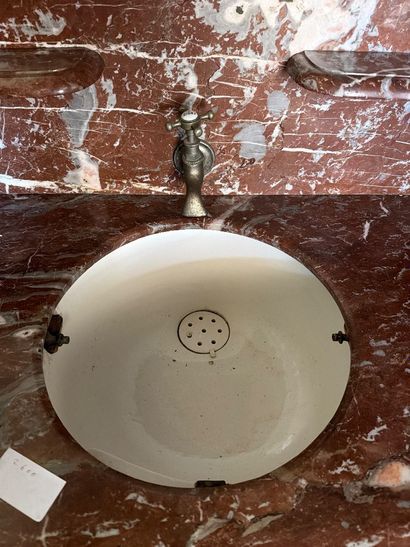 Meuble de toilette en résineux, à deux vantaux...