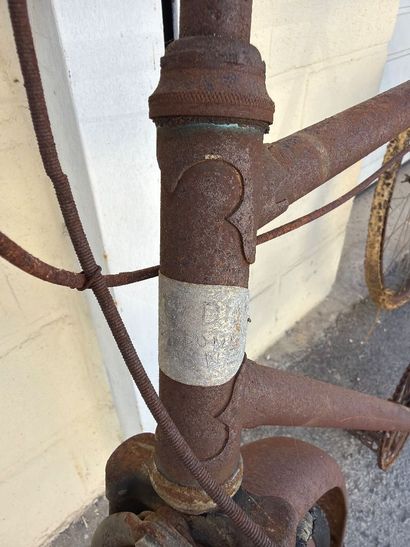 Ensemble de 3 bicyclettes dont les marques...
