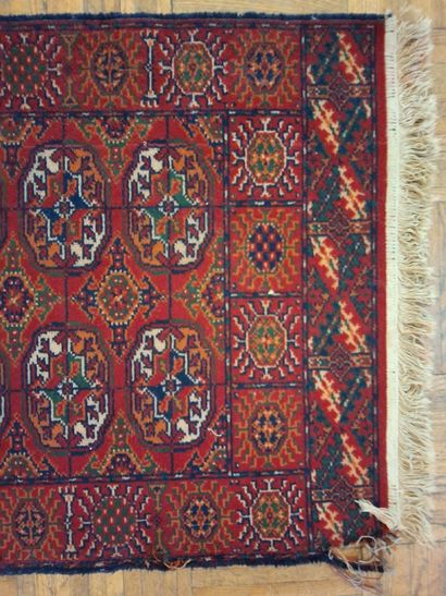 Petit TAPIS d'Orient en laine fait main dans...