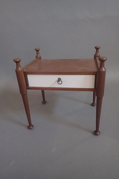 Maison GAUTIER. Chevet ouvrant en ceinture...