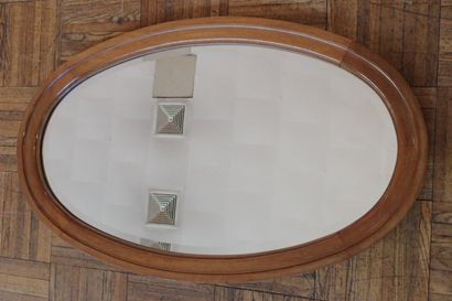 Miroir biseauté ovale en bois naturel vernis...