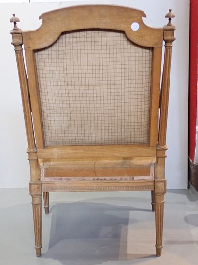 Fauteuil à la reine à chapeau de gendarme...