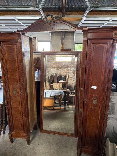 Armoire en placage de style Louis XVI deux...