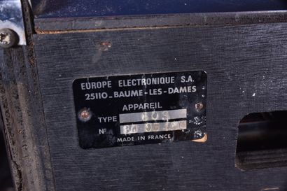 SQUARE, Juke box en métal et métal chromé....