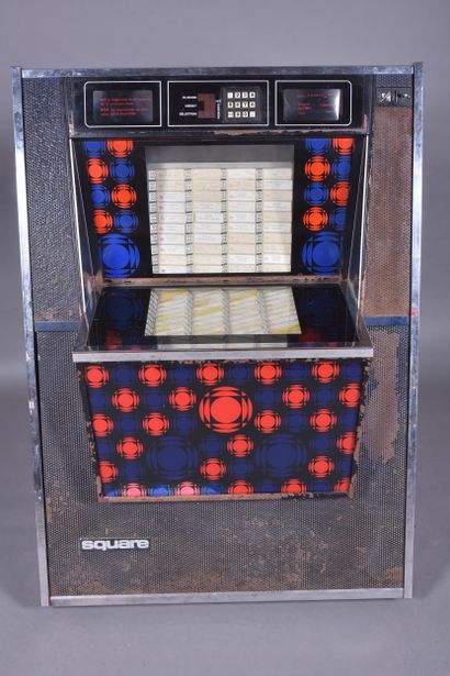 SQUARE, Juke box en métal et métal chromé....