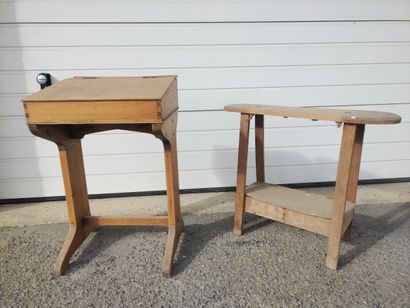 Pupitre d'enfant en bois blanc (Haut. 73...