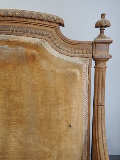 Fauteuil à la reine à chapeau de gendarme...