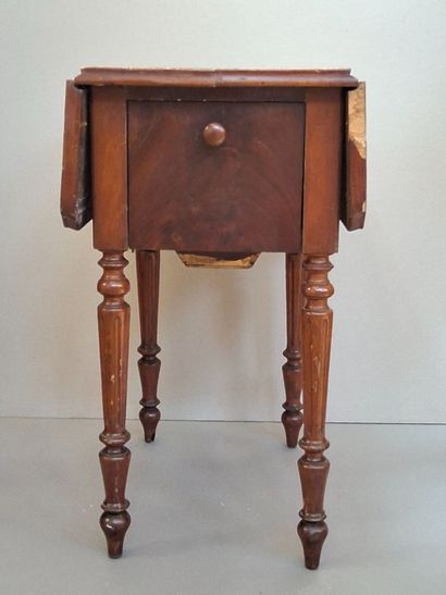 Petite table d'appoint/ table de nuit en...