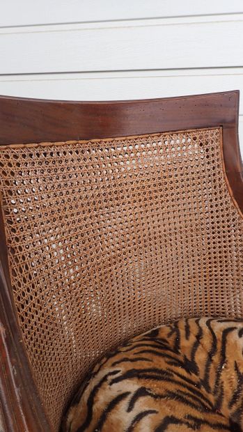 Fauteuil en acajou mouluré et sculpté, les...