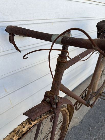 Ensemble de 3 bicyclettes dont les marques...