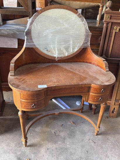 Coiffeuse de dame en placage de loupe et...