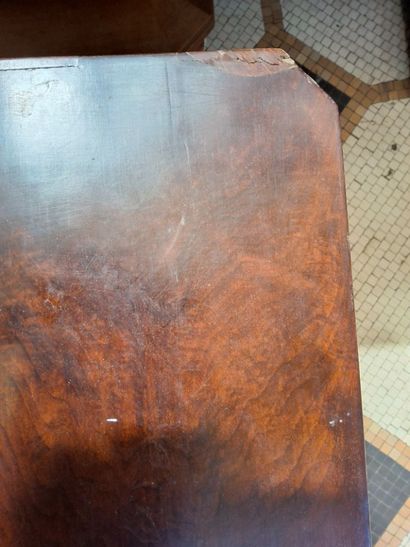 Petite table d'appoint/ table de nuit en...