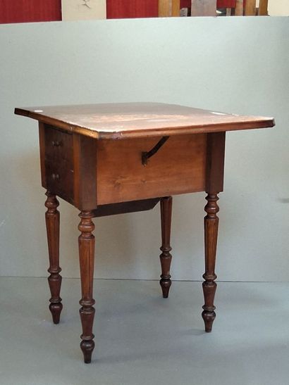 Petite table d'appoint/ table de nuit en...