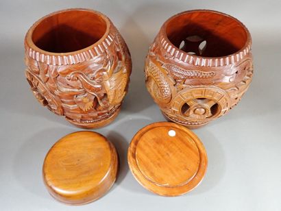 Paire de pots ou tabourets en bois palissandre,...