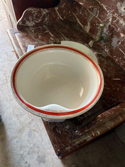 Meuble de toilette en résineux, à deux vantaux...