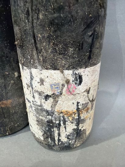 7 bouteilles de Volnay 1987, étiquettes et...