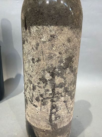 11 bouteilles de Château Gros Moulin 1988...