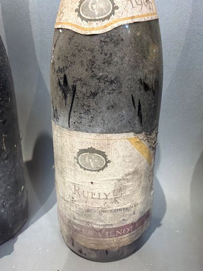 Ensemble de 9 bouteilles de vin comprenant...