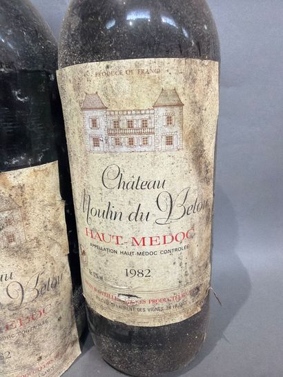 5 bouteilles de Château Moulin du Belou 1982...