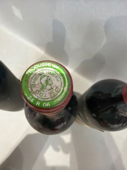 3 bouteilles de Saint Estèphe 198*, château...