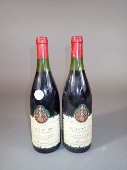 2 bouteilles Volnay 1988 Mommessin, étiquettes...