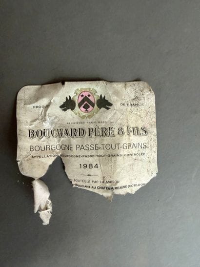 Ensemble de 12 bouteilles de vin rouge passe-tout-grain...