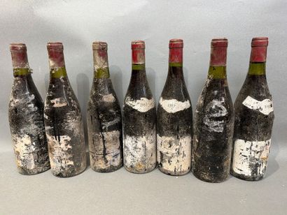 7 bouteilles de Volnay 1987, étiquettes et...