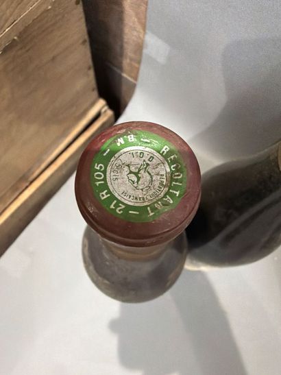 Ensemble de 12 bouteilles de vin avec étiquette...