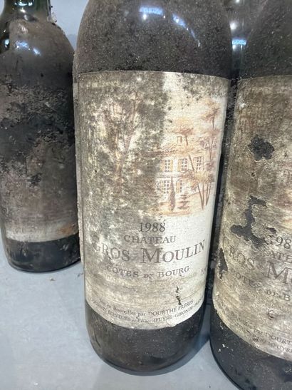 11 bouteilles de Château Gros Moulin 1988...